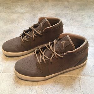 TODAY ONLY 💫Men’s Suede Air Jordan’s size 10